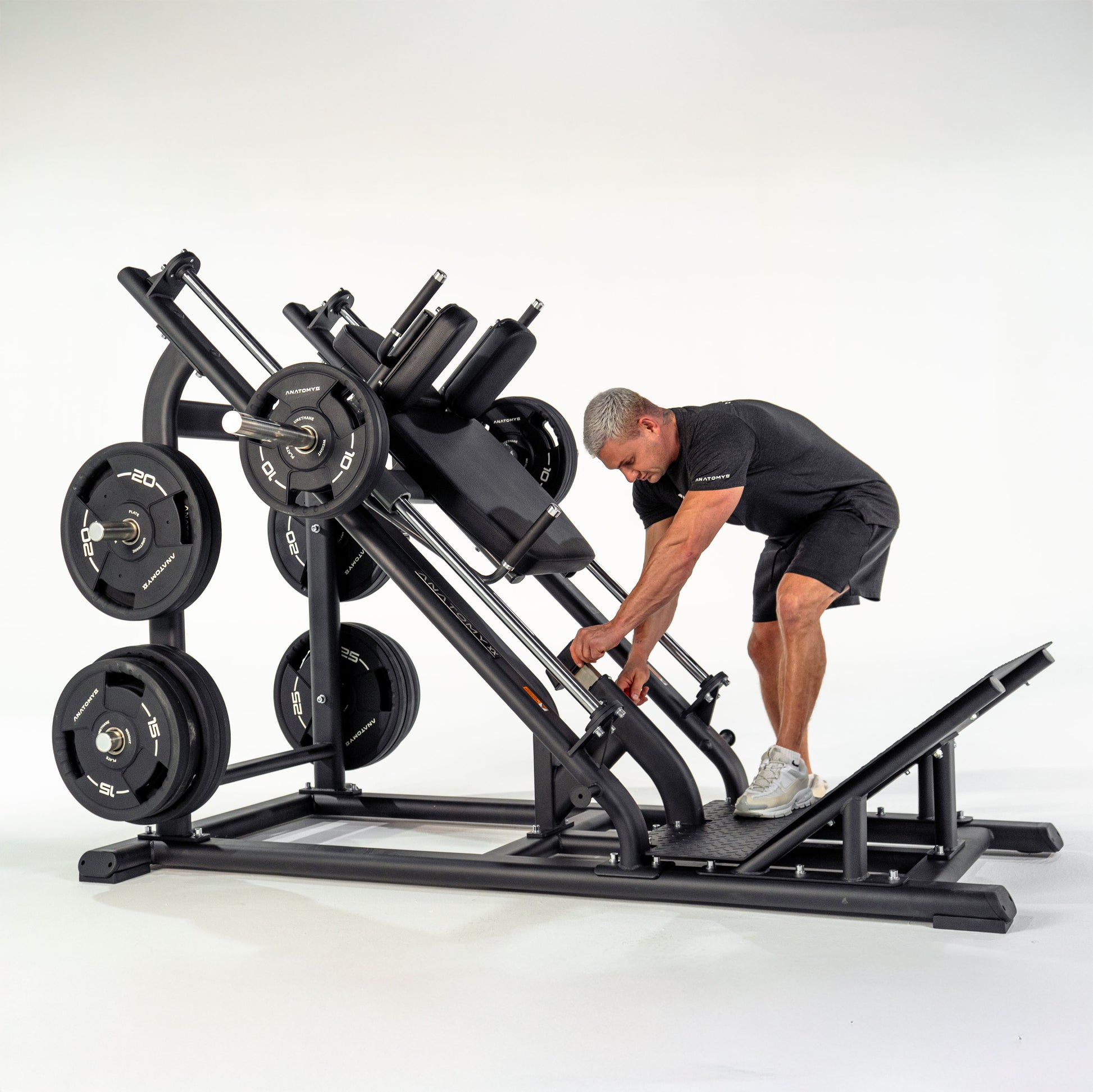 TORGYN HACK SQUAT