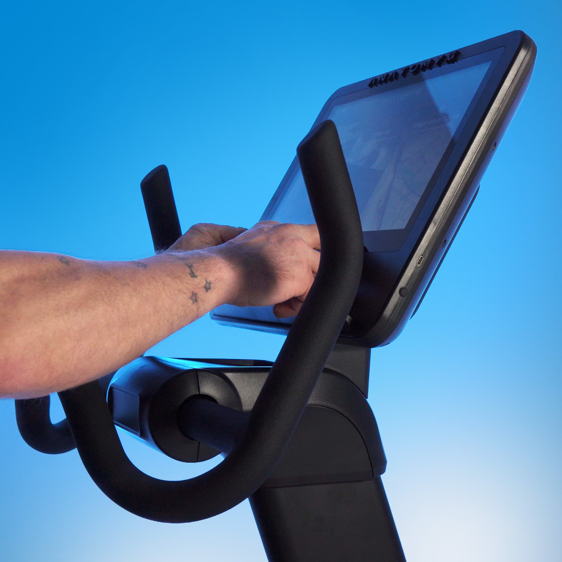 VELTRIX RECUMBENT CYCLE - TOUCH SCREEN MONITOR