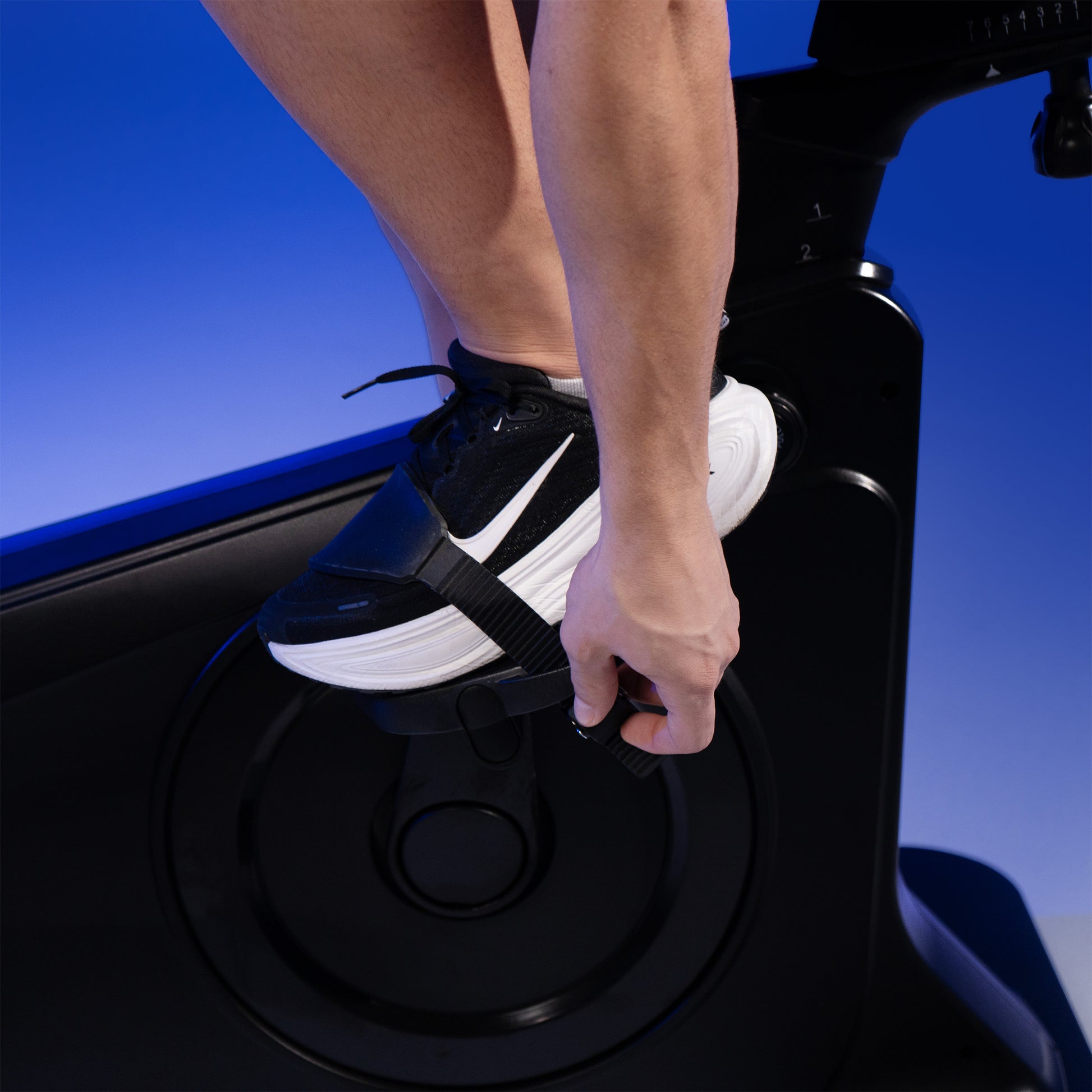 VELTRIX UPRIGHT CYCLE - LED SCREEN MONITOR