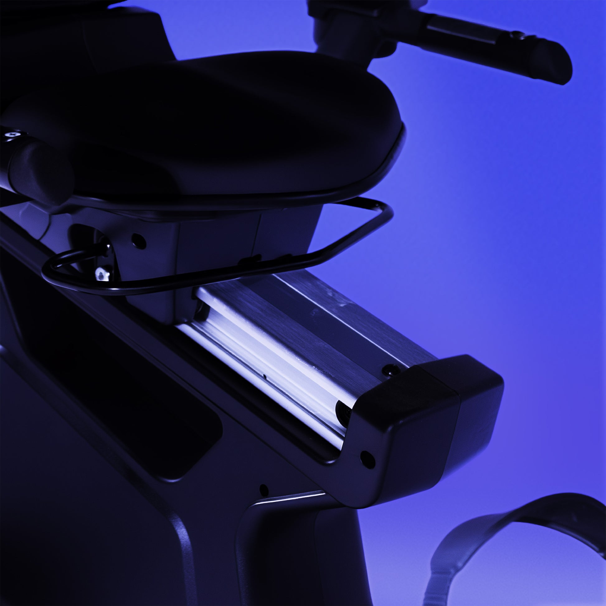 VELTRIX RECUMBENT CYCLE - LED SCREEN MONITOR