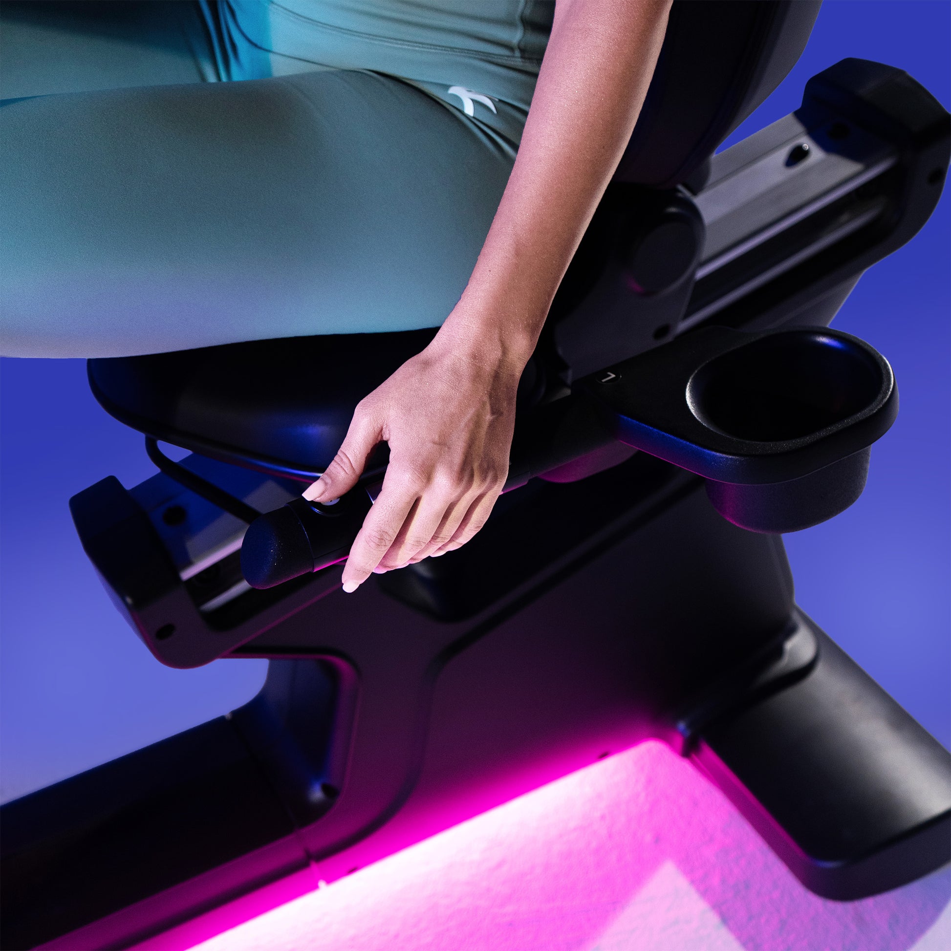 VELTRIX RECUMBENT CYCLE - LED SCREEN MONITOR