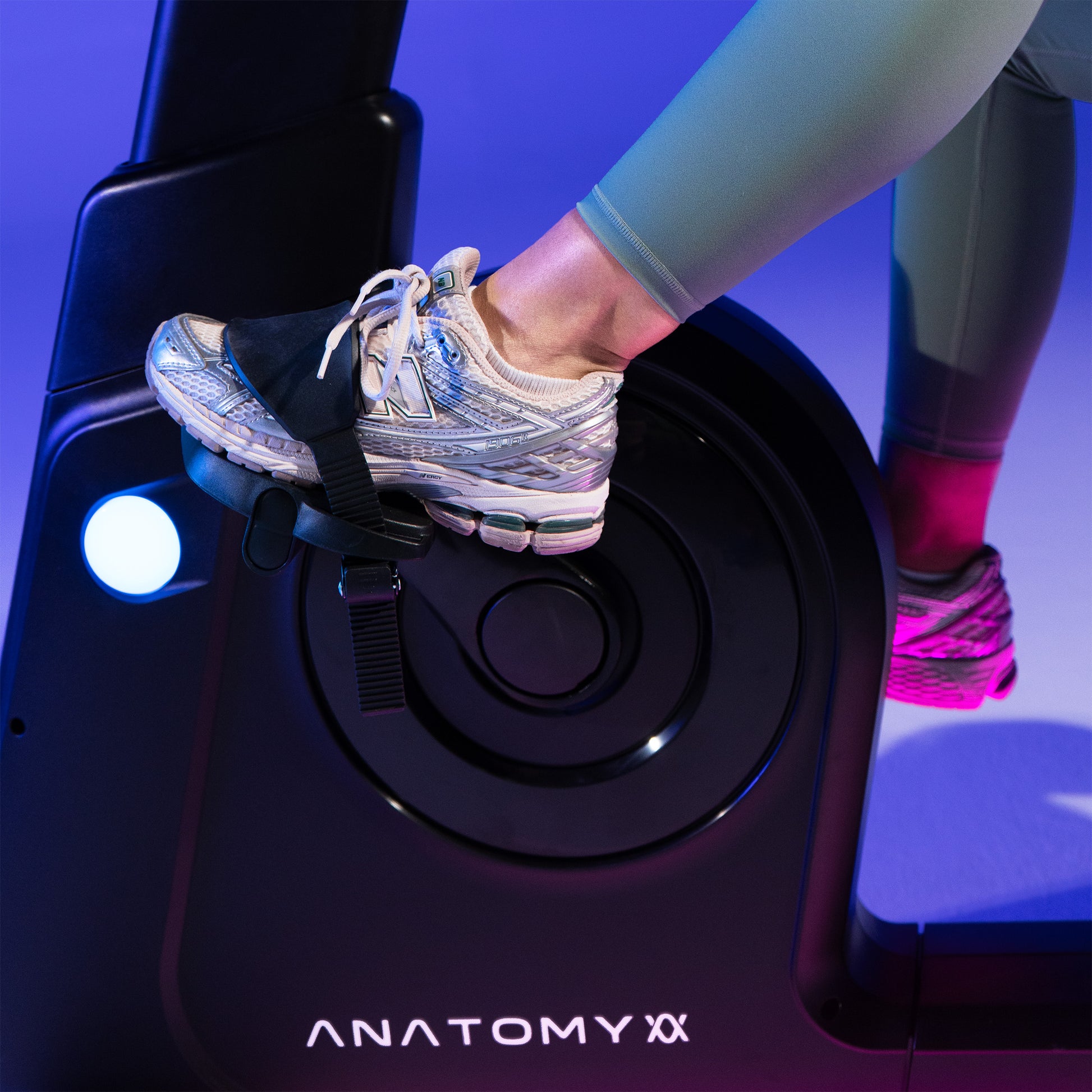 VELTRIX RECUMBENT CYCLE - LED SCREEN MONITOR